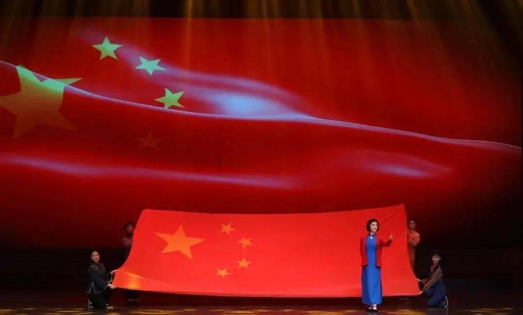 吴勇曾表示书籍设计是一种情怀，他设计“问题教材”的初衷是什么？游戏画面